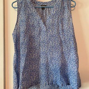EUC Eddie Bauer blue & white print sleeveless blouse size L